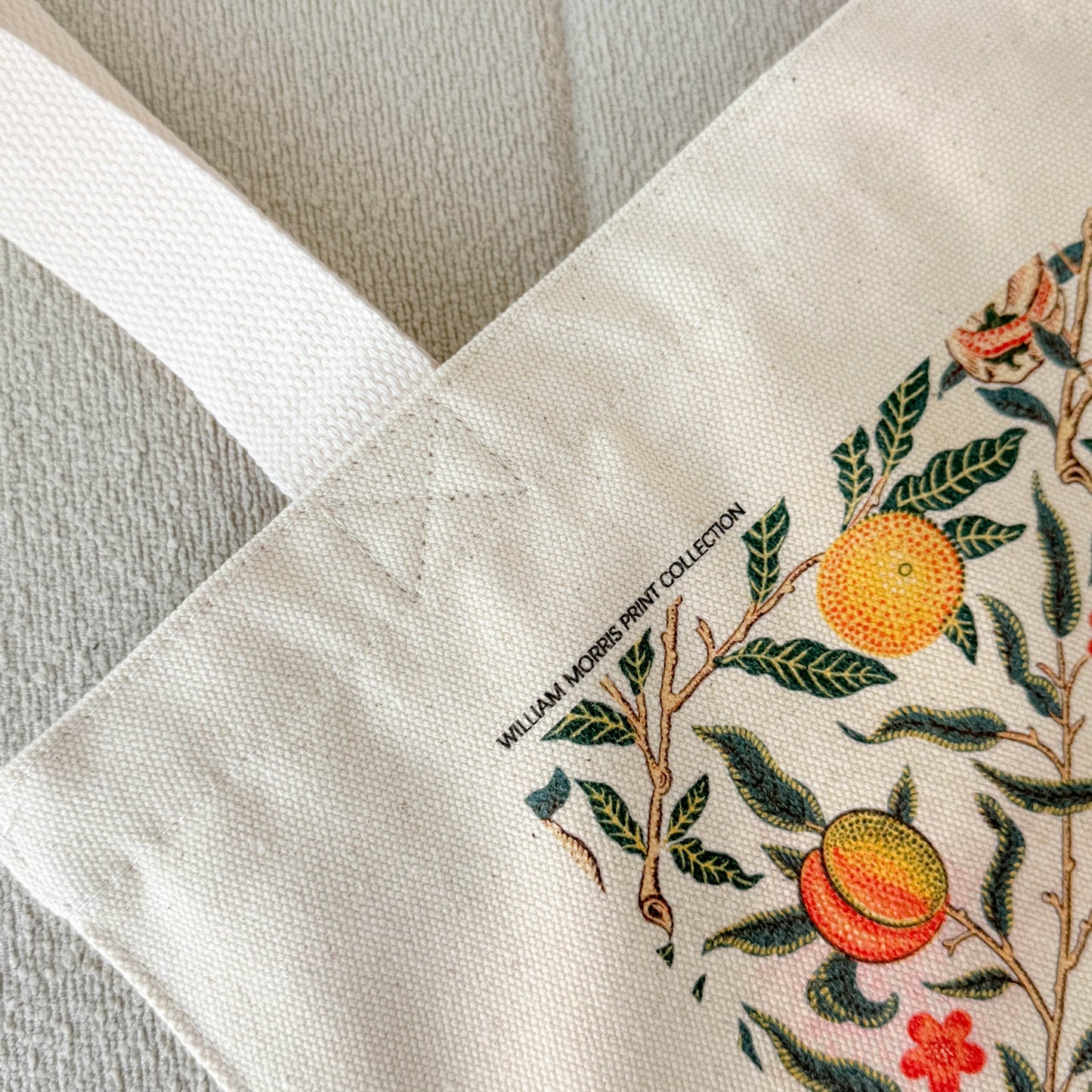 William Morris "Ovoce"