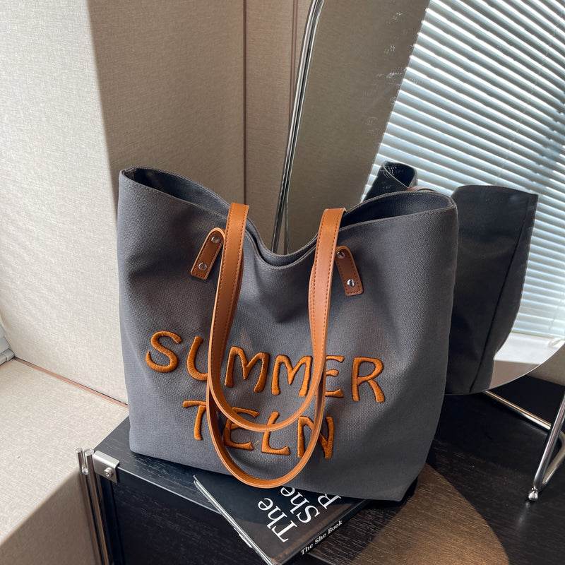 Casualruby © Embroidered letter canvas tote bag - Casualruby