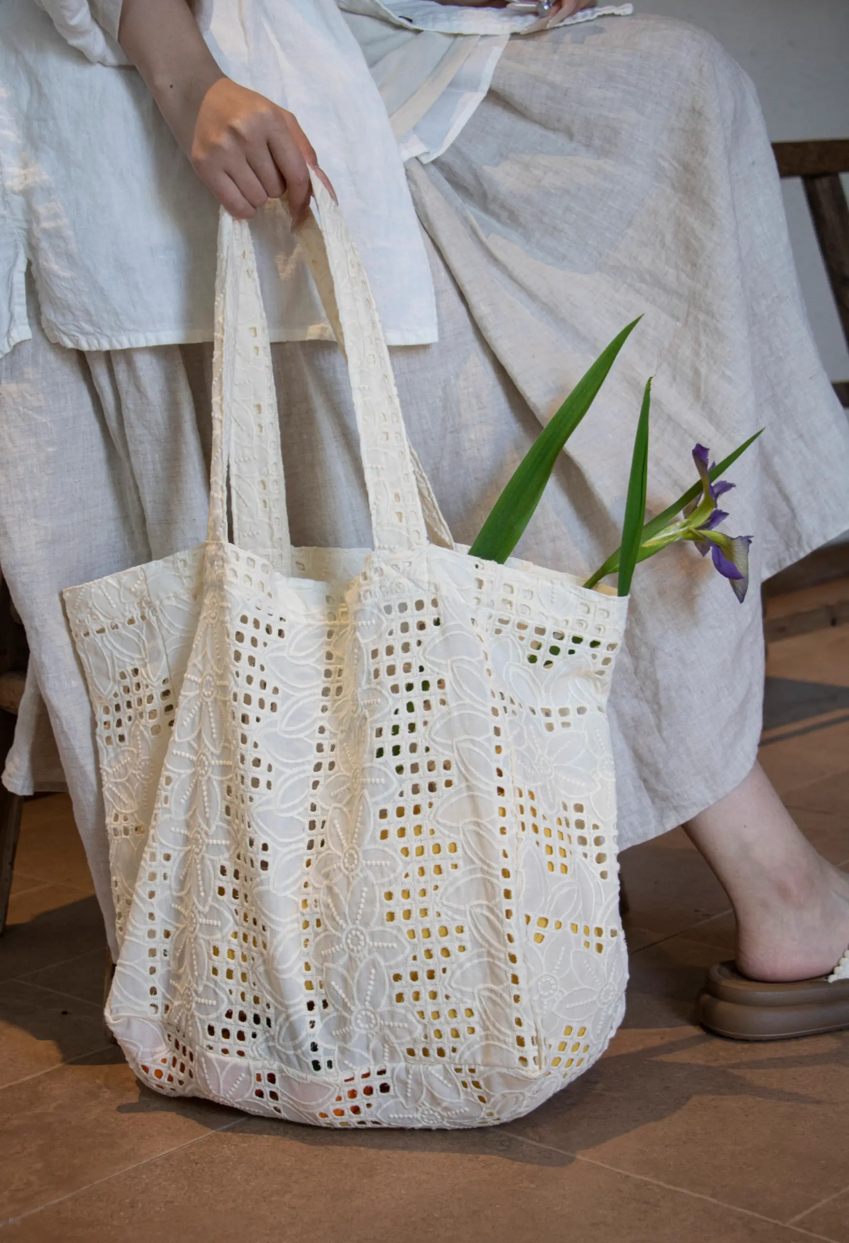 Casualruby© Embroidered Hollow-Out Large Tote Bag
