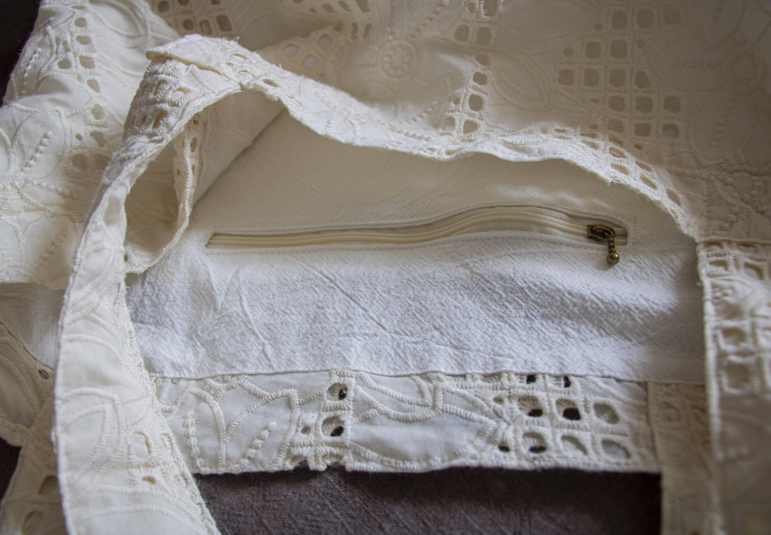 Casualruby© Embroidered Hollow-Out Large Tote Bag