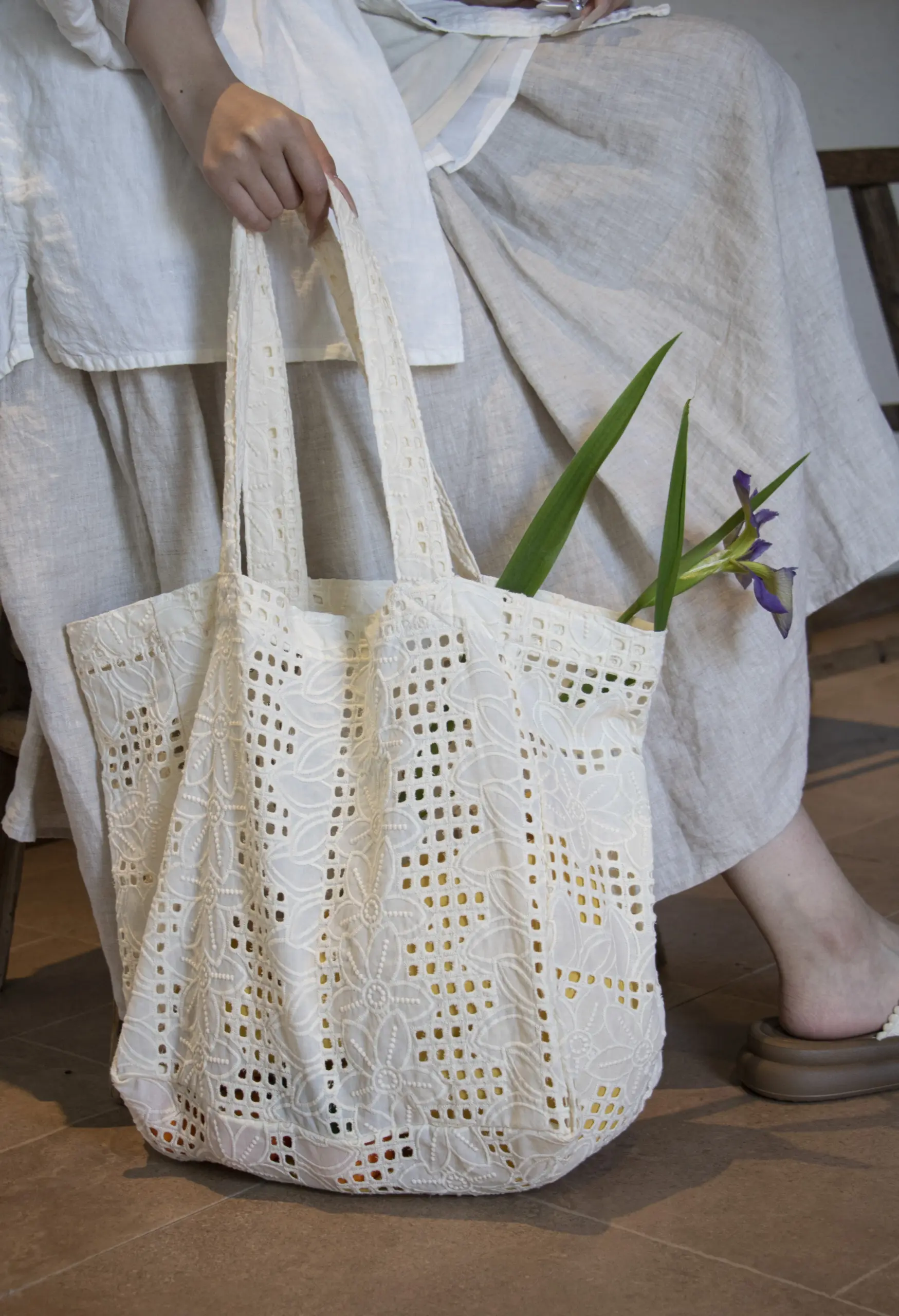 Casualruby© Embroidered Hollow-Out Large Tote Bag