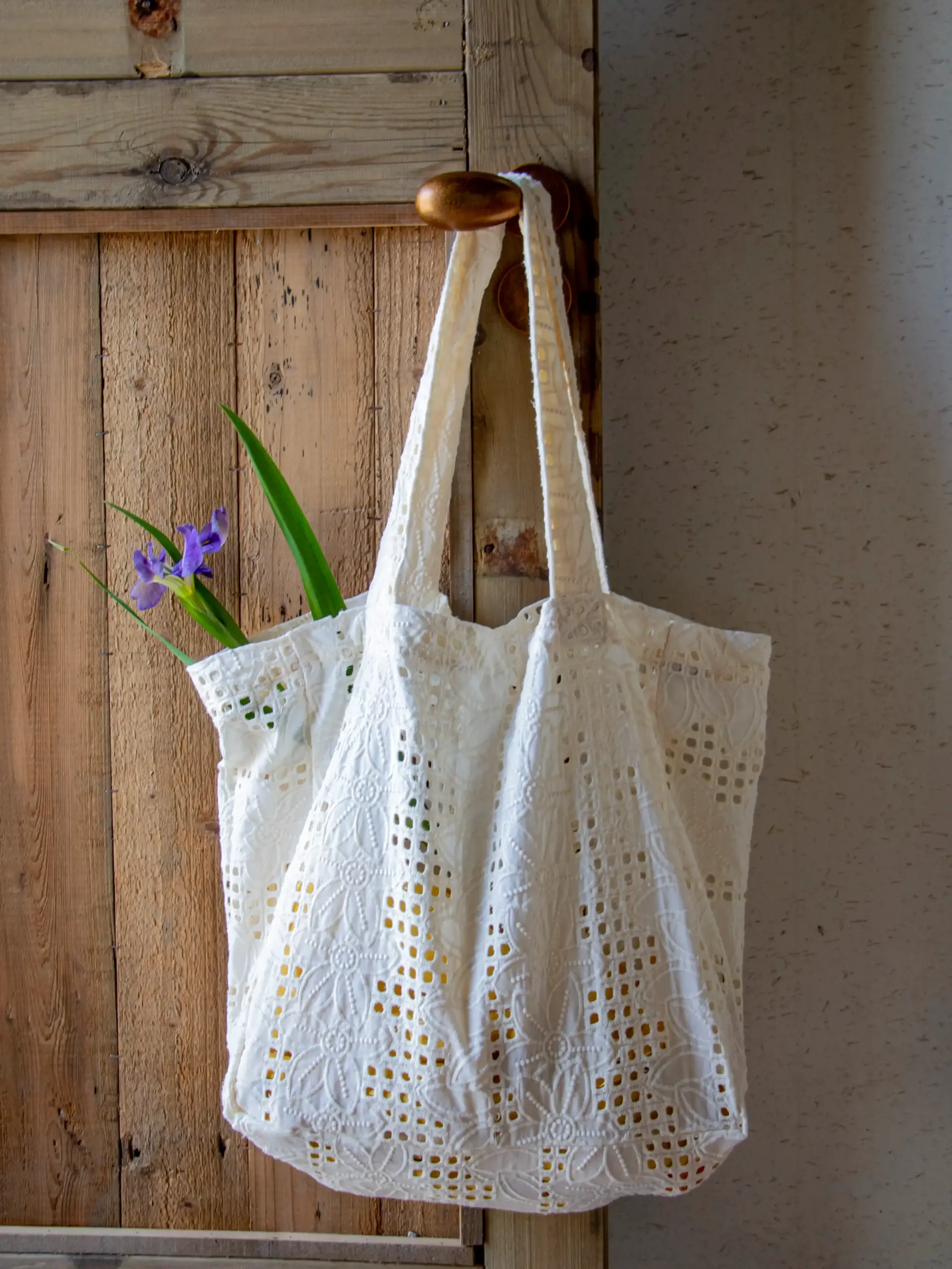 Casualruby© Embroidered Hollow-Out Large Tote Bag